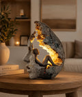 Scultura astratta di un volto, arte inversionista, decorazione interiore, scultura simbolica umana